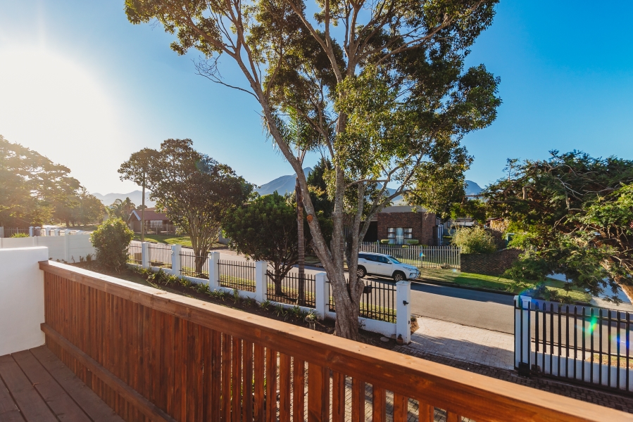 7 Bedroom Property for Sale in Loerie Park Western Cape